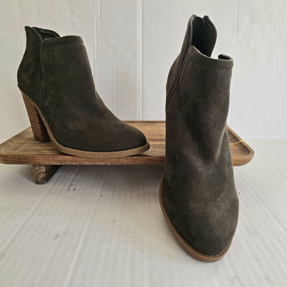Joie Olive Green Ankle Boot Size 8.5 Faux Suede Block Heel Zipper Cutouts